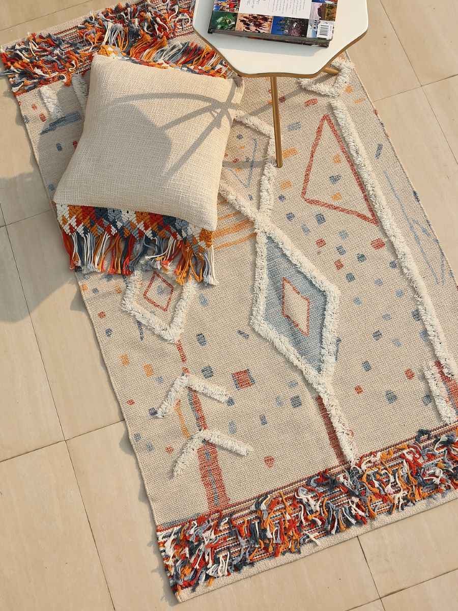 Tufted Rug With Abstract Details And Multicolor Tassel Border