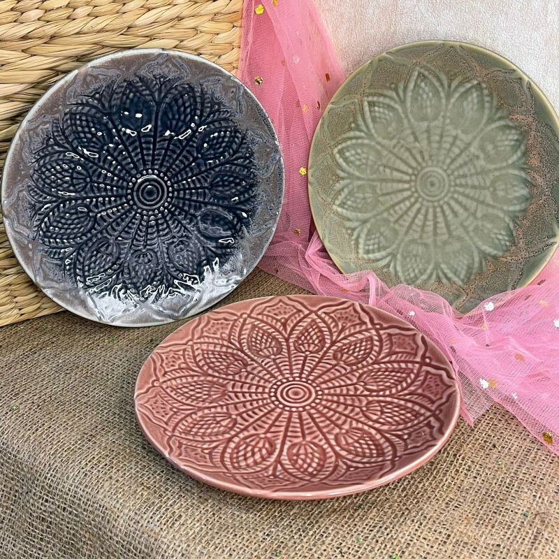 Embossed Glazed Ceramic Plates