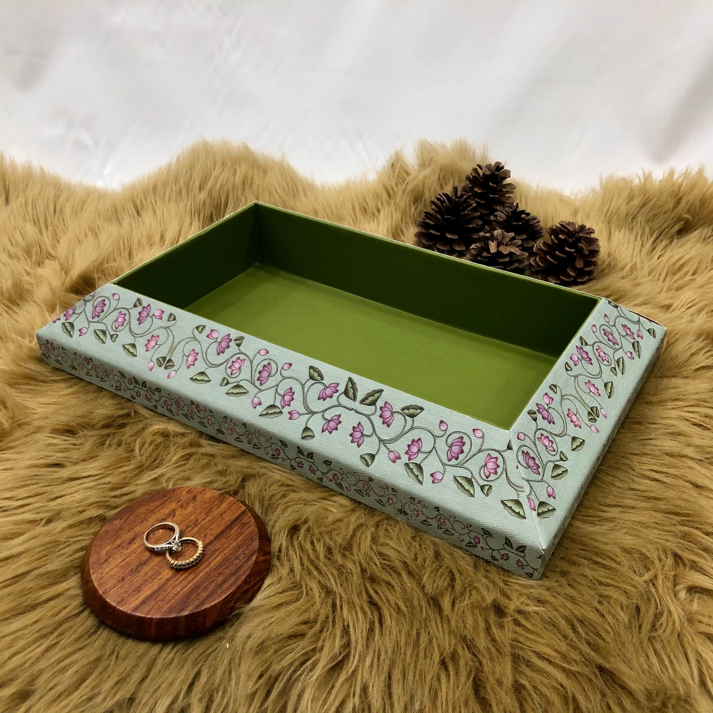 Trousseau Tray on Canvas and Wood Pulp (Medium)