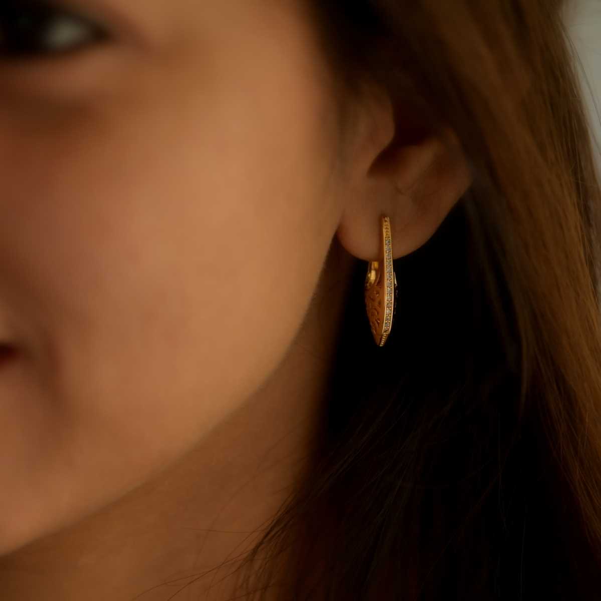 Pretty Oval Shaped Earrings
