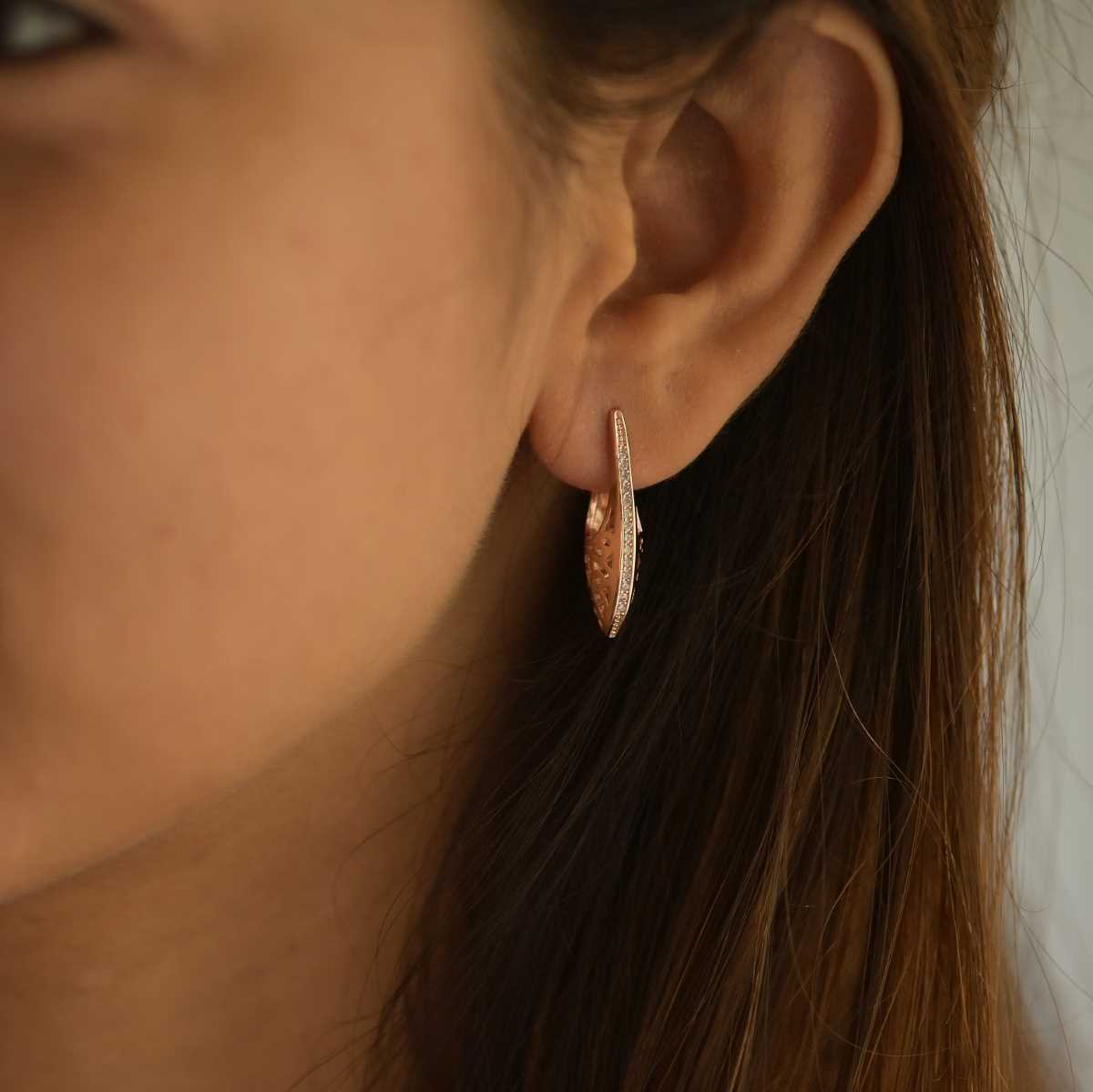 Pretty Oval Shaped Earrings