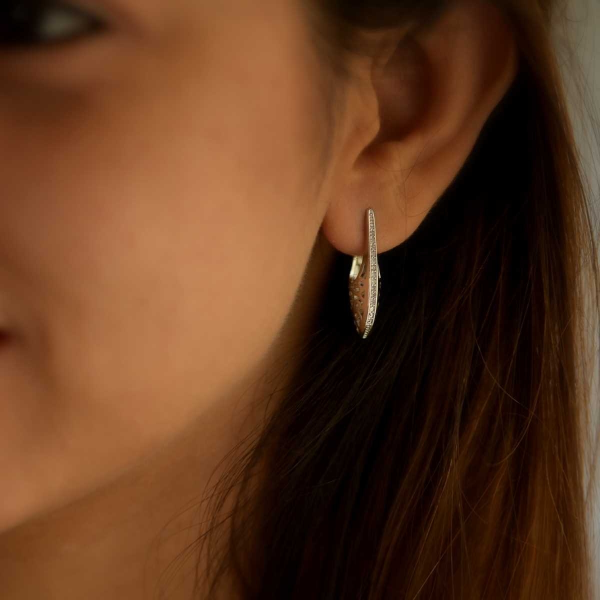 Pretty Oval Shaped Earrings