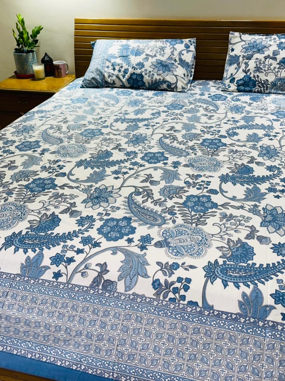 Blue & White Paisley Print Bedsheet (King Size)