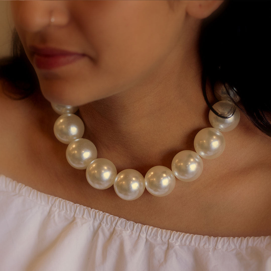 Classic Oversized Pearl Necklace
