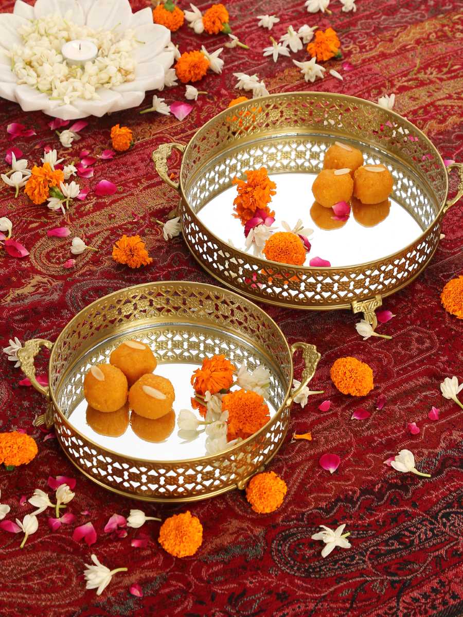 Traditional Platter With Mirror Base And Handle (Set Of 2)