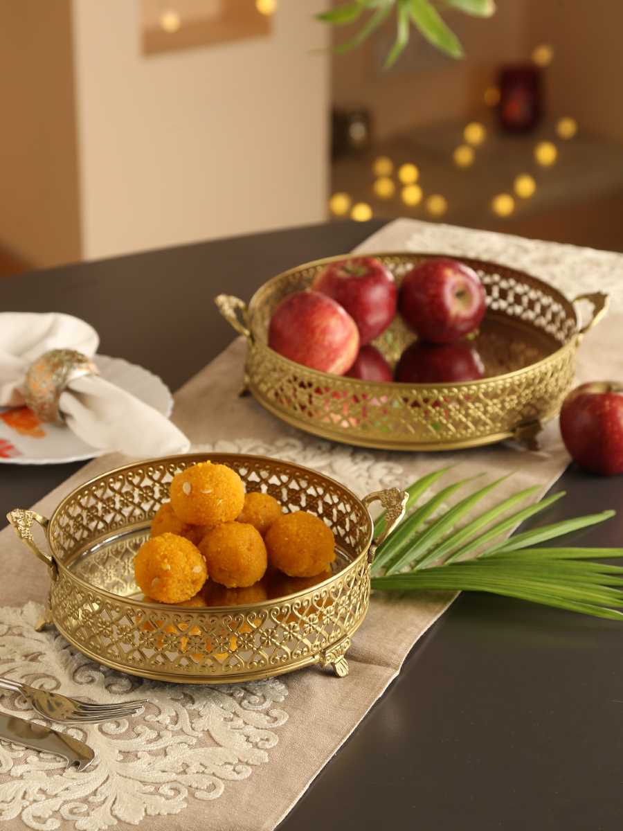 Traditional Platter With Mirror Base And Handle (Set Of 2)