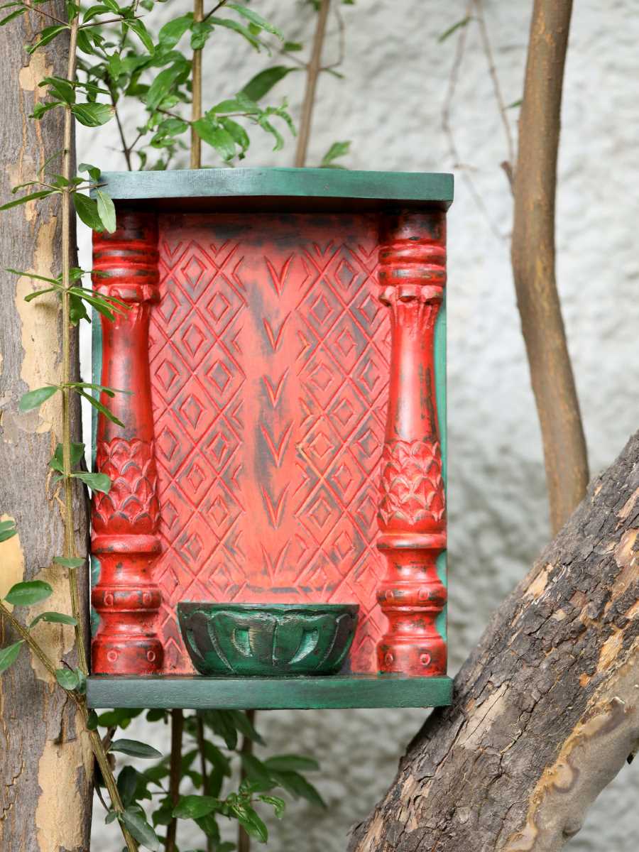 Antique Red And Green Wall Décor