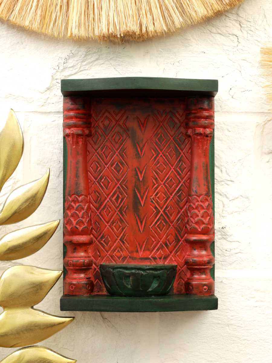 Antique Red And Green Wall Décor
