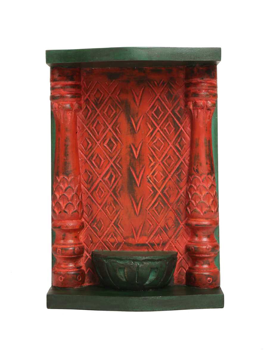 Antique Red And Green Wall Décor