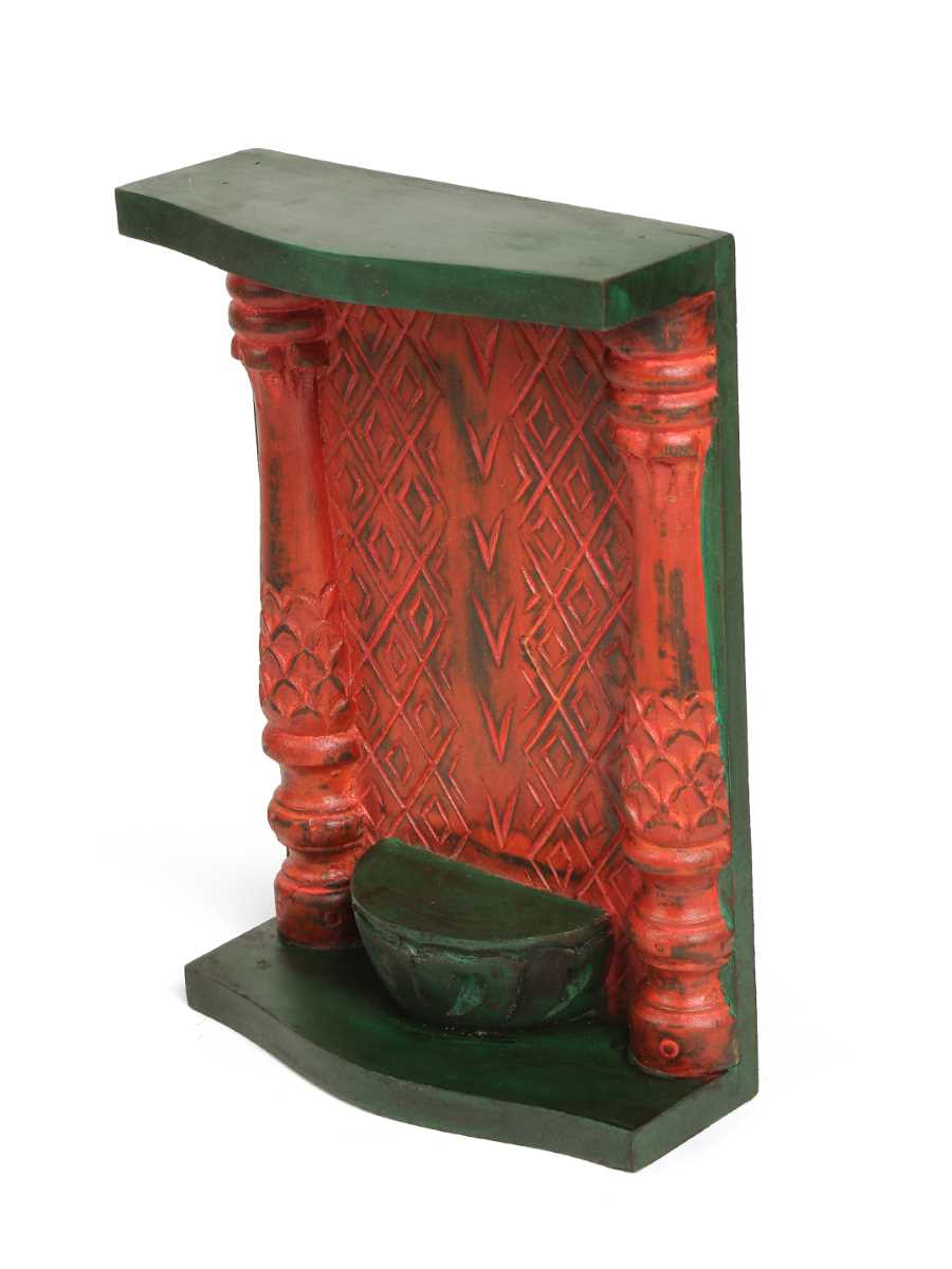 Antique Red And Green Wall Décor