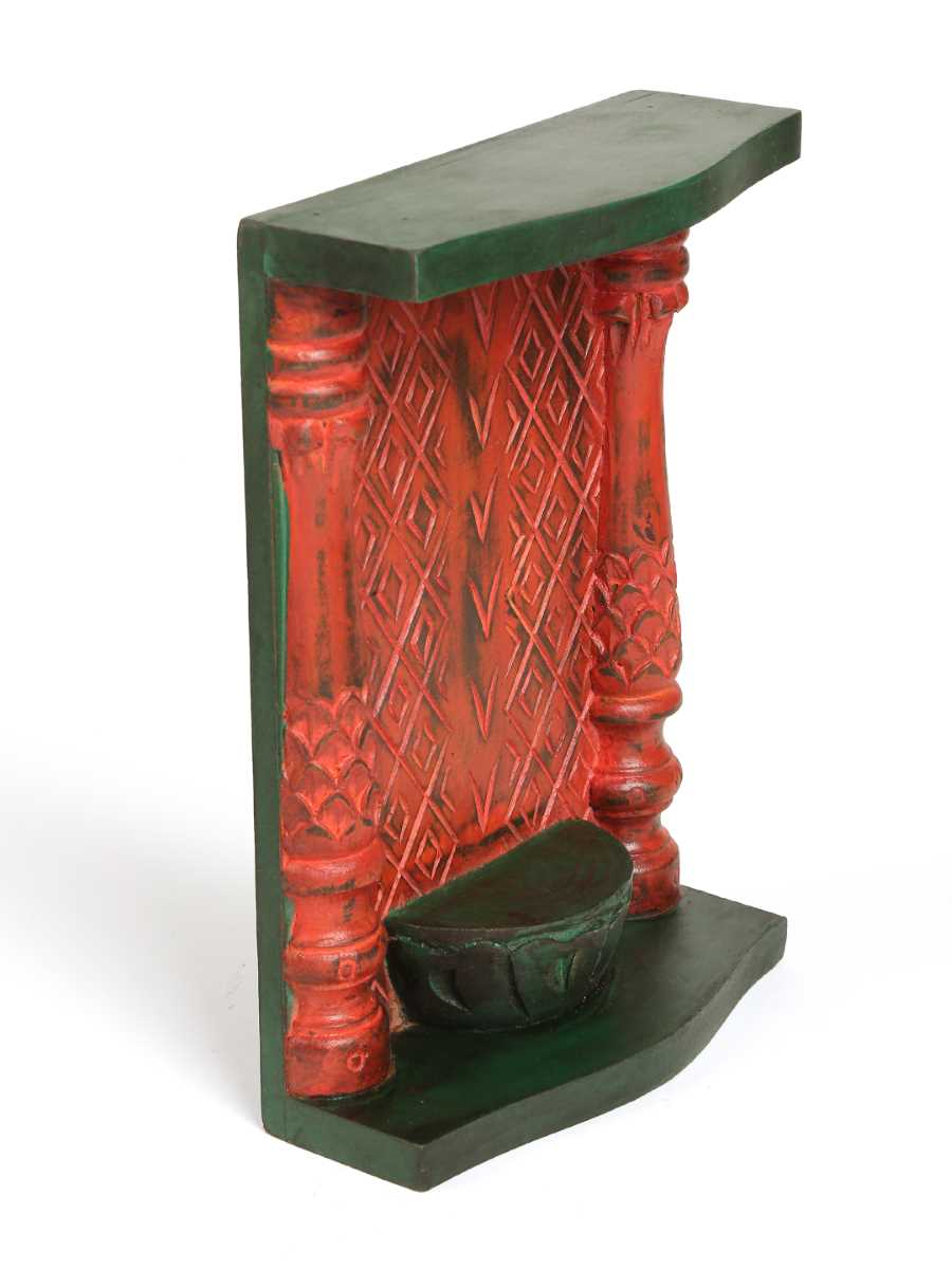 Antique Red And Green Wall Décor