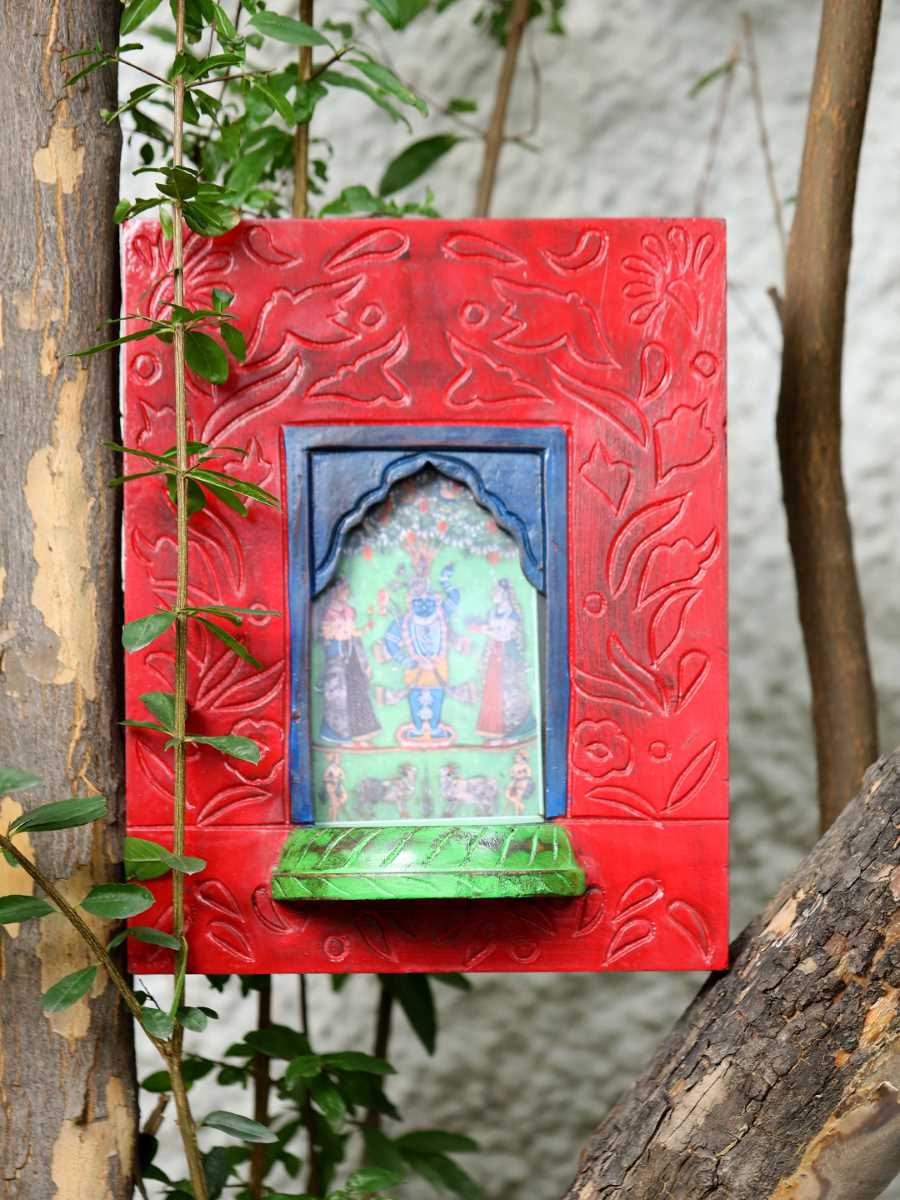 Antique Red And Blue Wall Décor