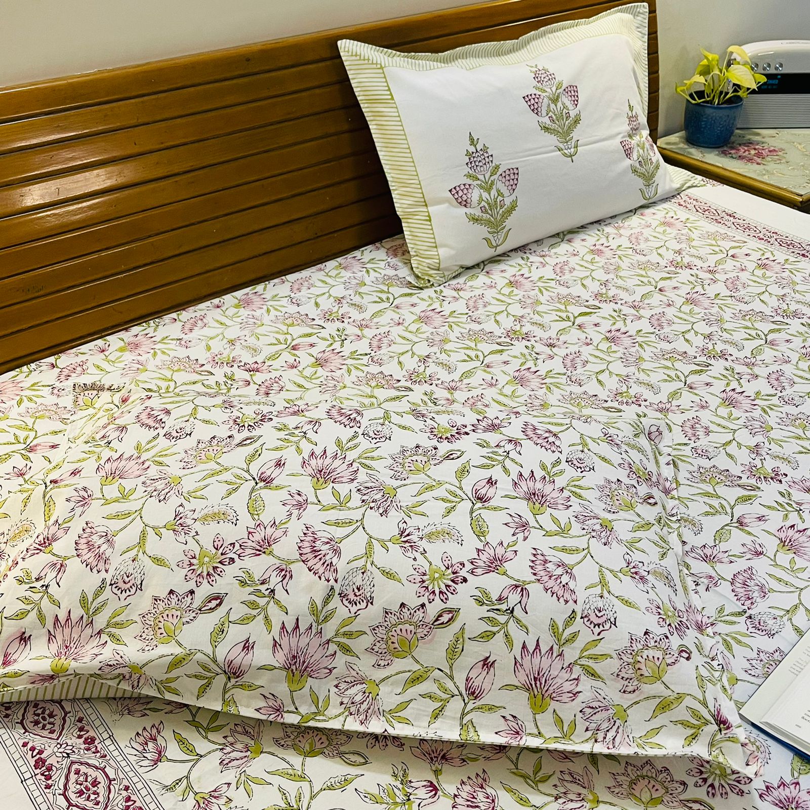 Green & Purple Printed Premium Cotton (Queen Size) Bedsheet Set