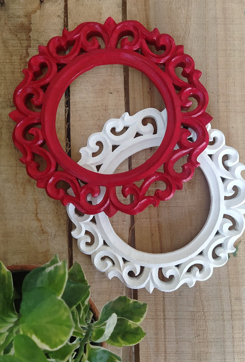 Red & White Round Wall Decorative Frame (Set of 2)