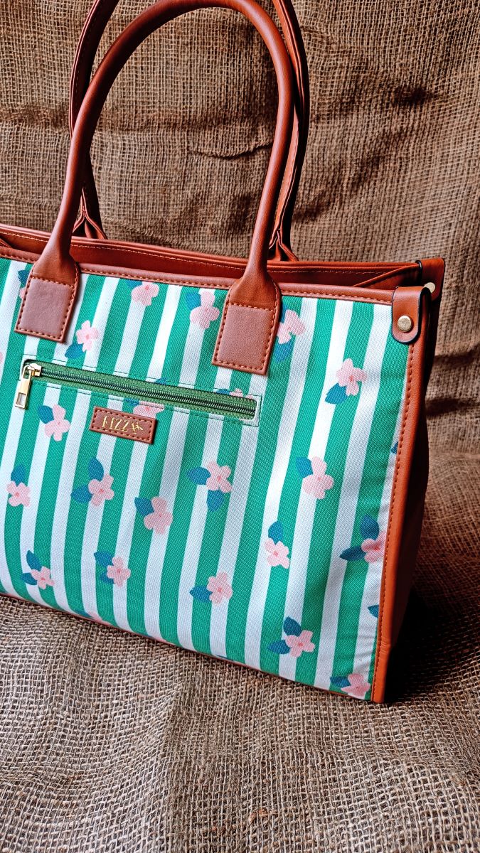 The Green Jasmine Tote Bag With a Front Pocket