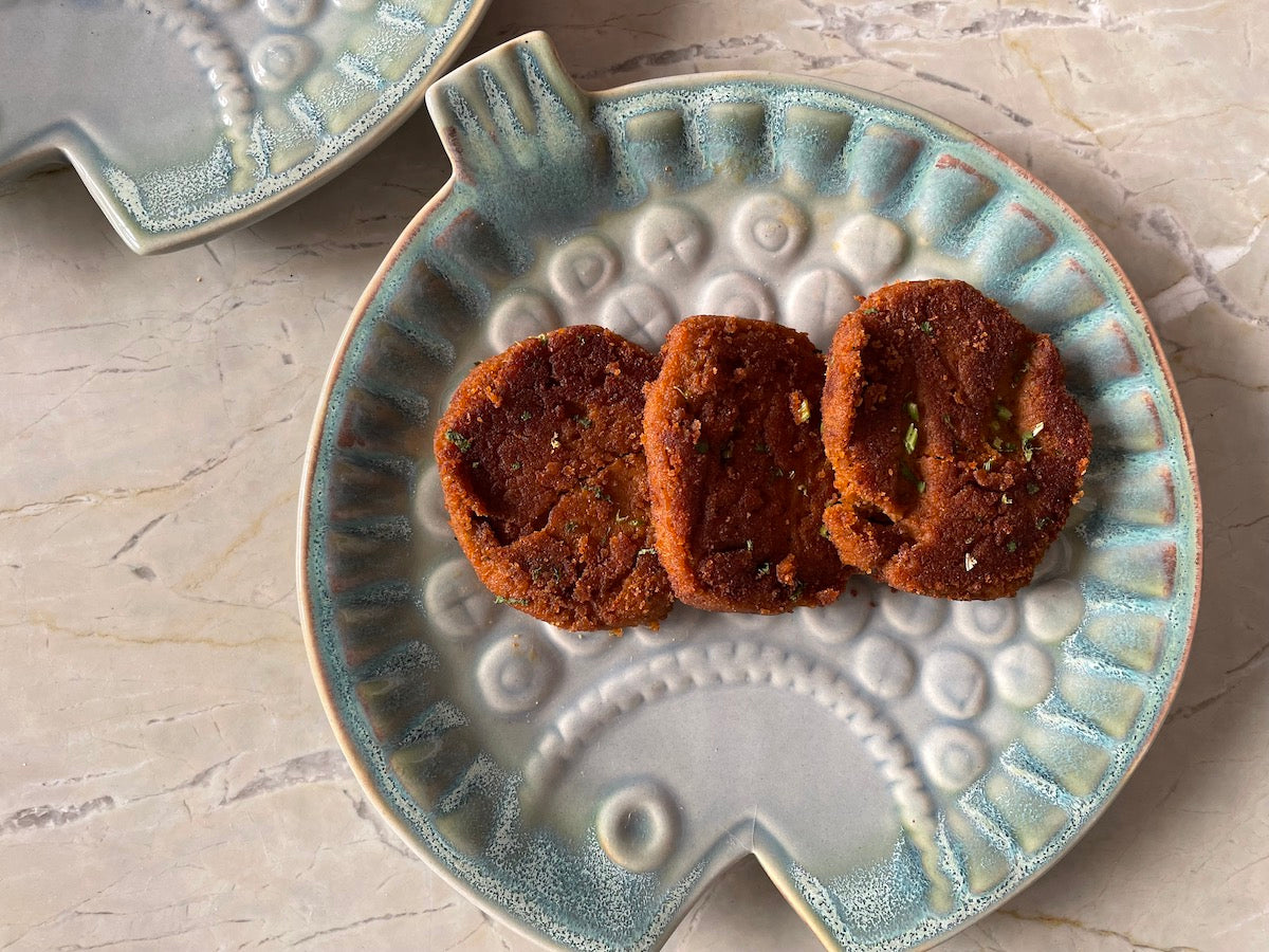 Fish Shaped Round Ceramic Platter (Set of 1)