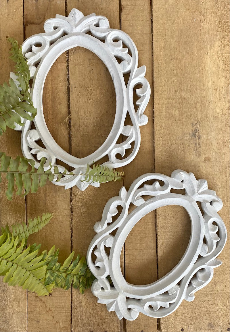 Dreamy White Oval Wall Frame Set