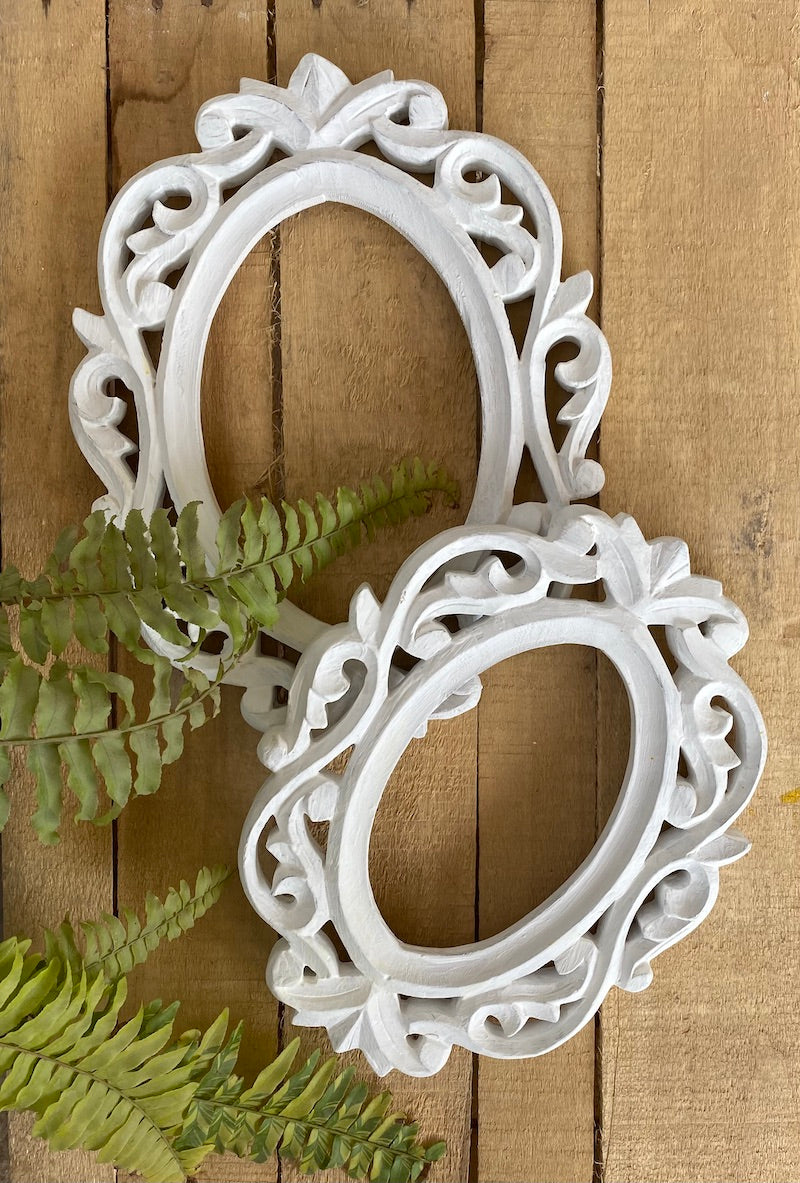 Dreamy White Oval Wall Frame Set