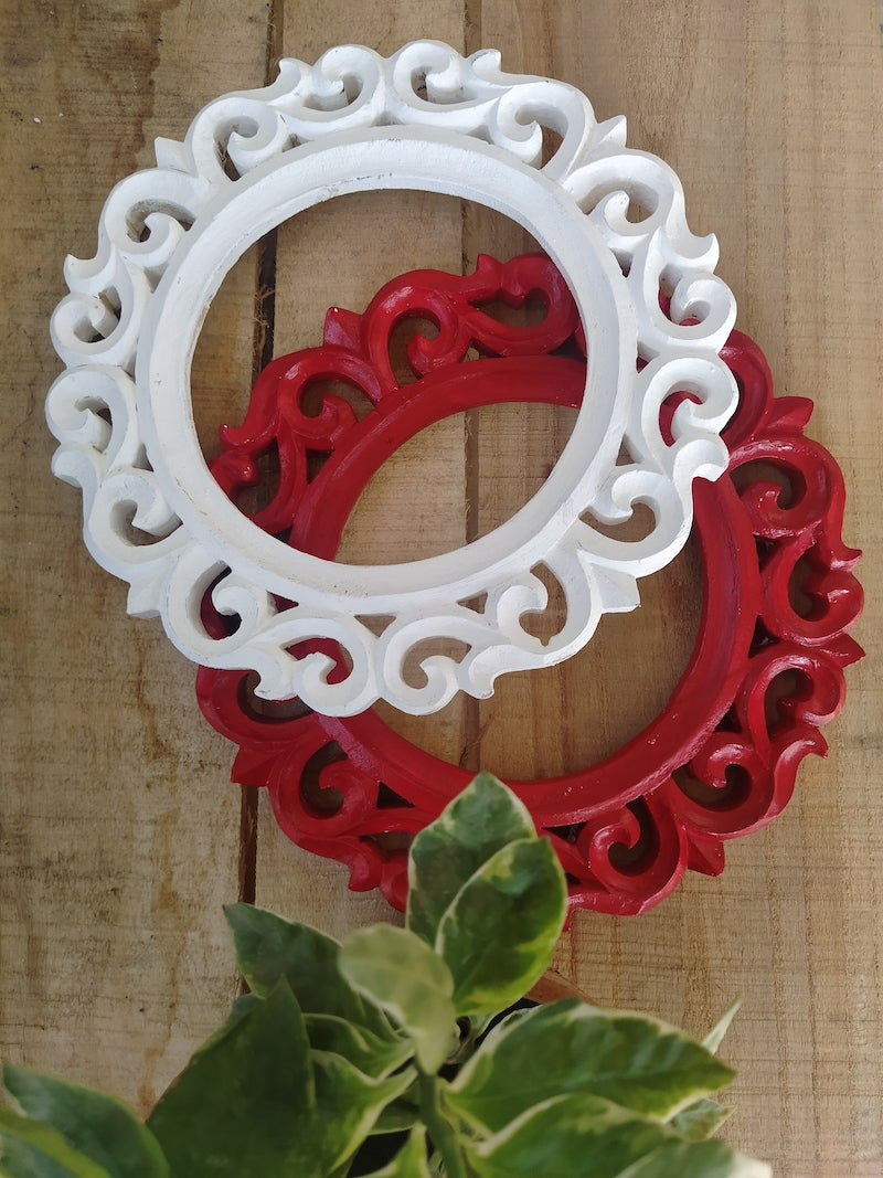 Red & White Round Wall Decorative Frame (Set of 2)