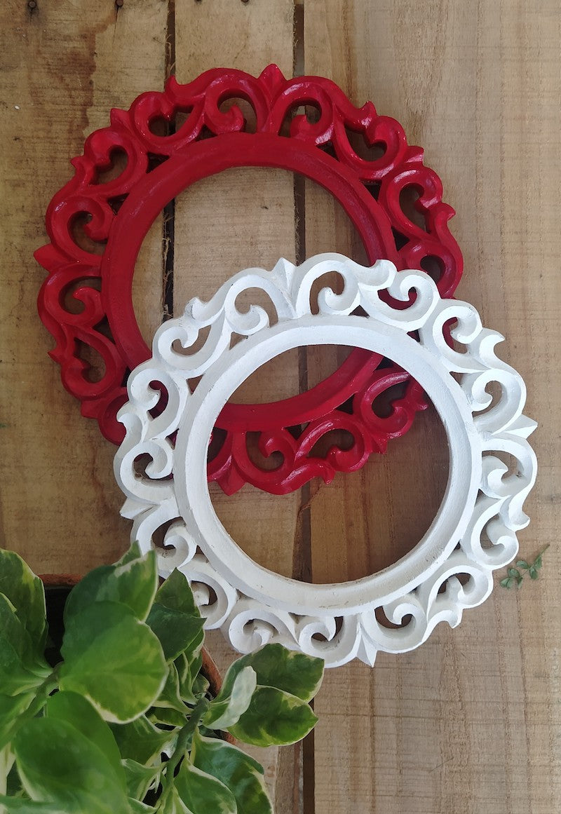 Red & White Round Wall Decorative Frame (Set of 2)