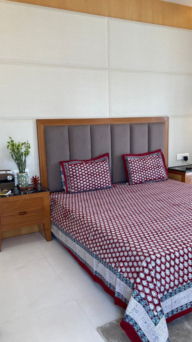 Maroon Paan Handblock Printed Cotton Bedsheet With Pillow Covers