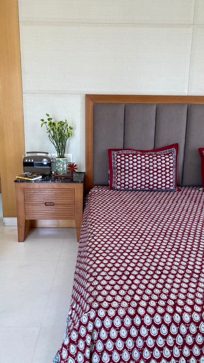 Maroon Paan Handblock Printed Cotton Bedsheet With Pillow Covers