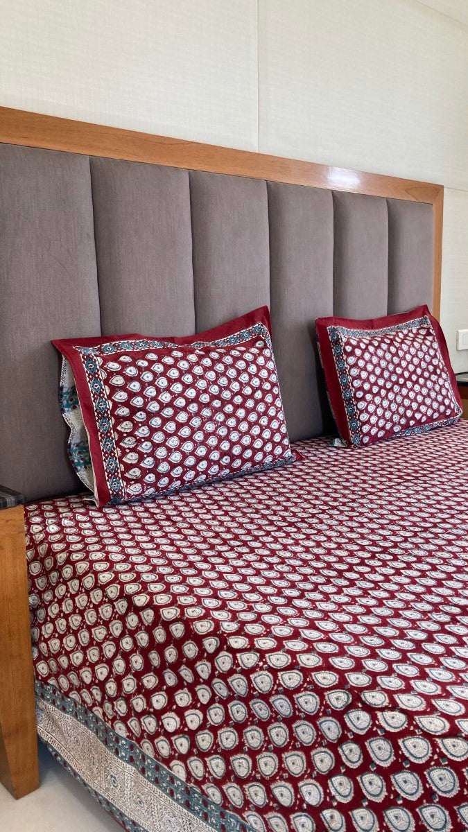 Maroon Paan Handblock Printed Cotton Bedsheet With Pillow Covers