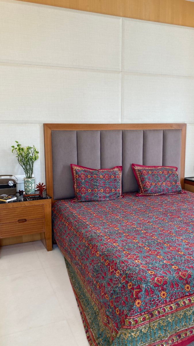 Maroon And Green Small Booti Handblock Printed Bedsheet With Pillow Covers