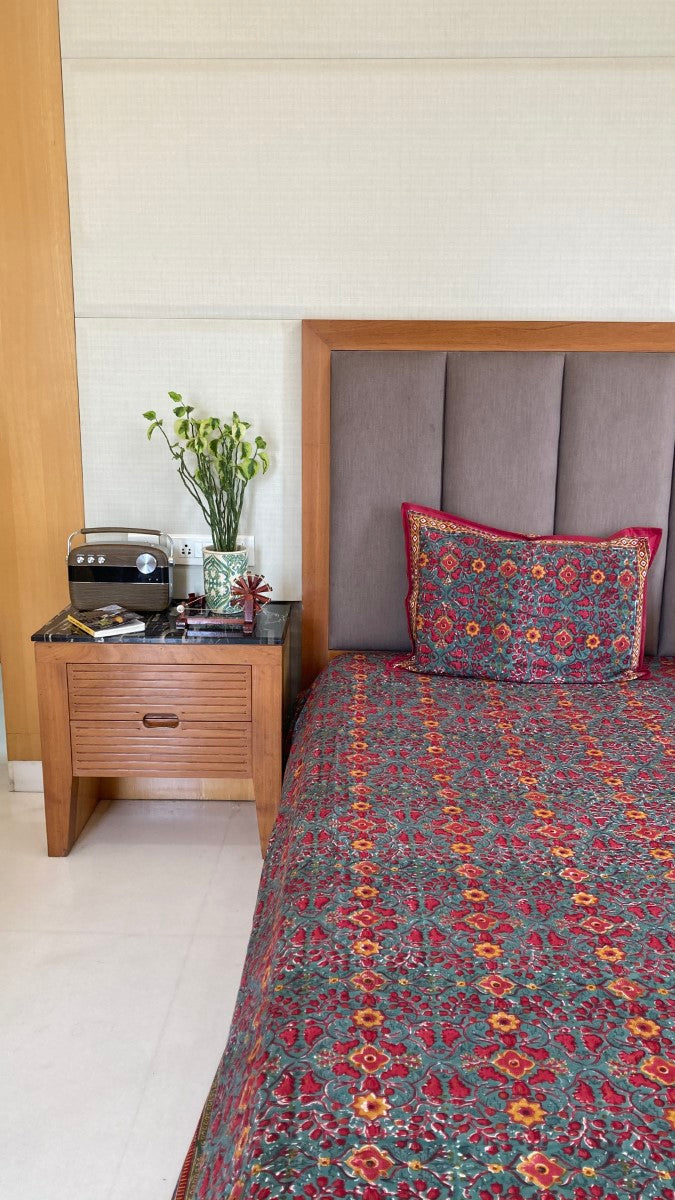 Maroon And Green Small Booti Handblock Printed Bedsheet With Pillow Covers