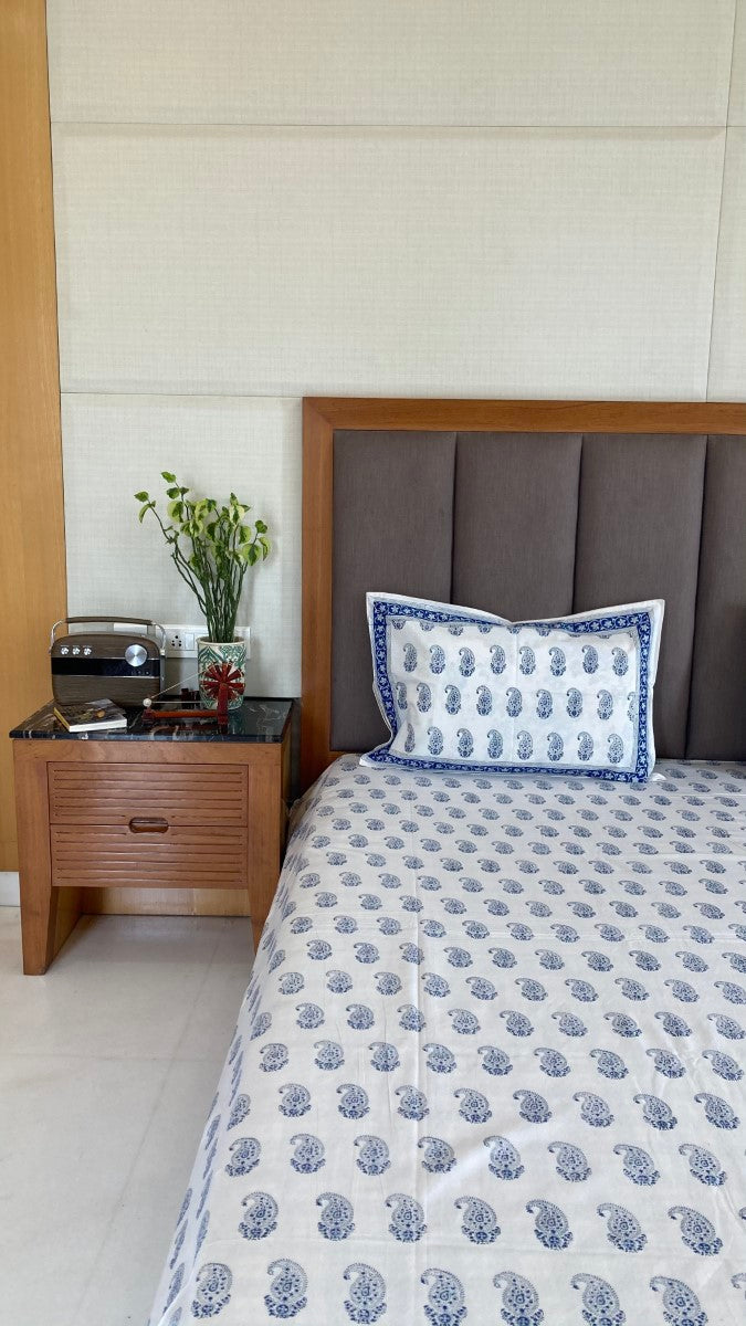 Small Kaeri Booti Handblock Printed Cotton Bedsheet With Pillow Covers