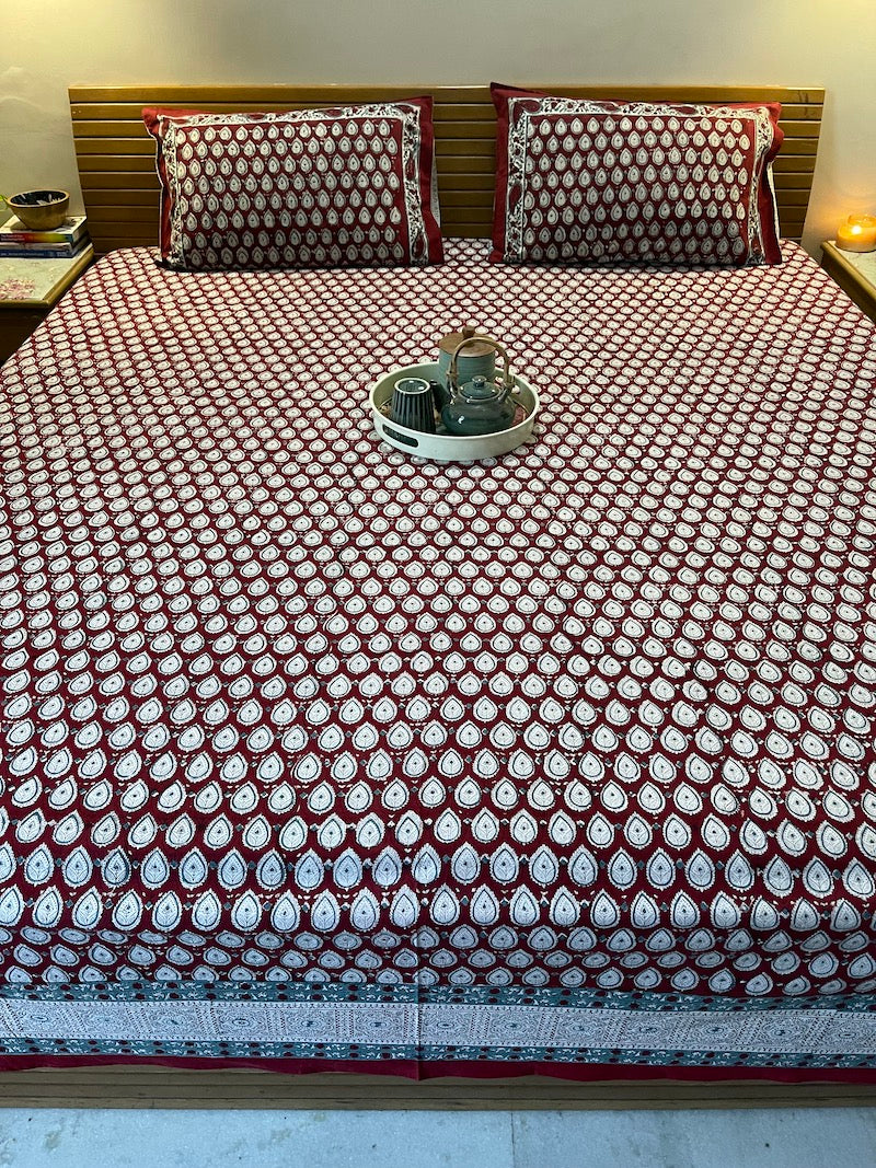 Maroon Leaf Print Bedsheet (Queen Size)