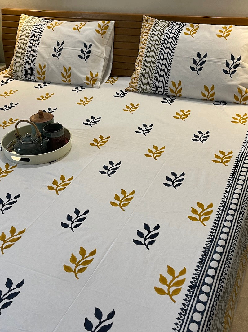 Leafy Pattern Multicolor Cotton Bedsheet (Queen Size)