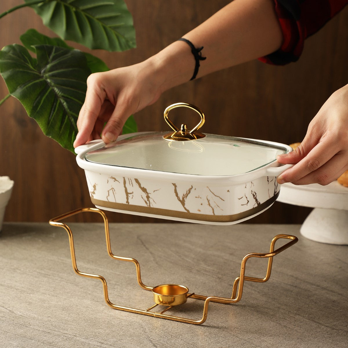 Ceramic Marble Textured Casserole with Lid & Stand
