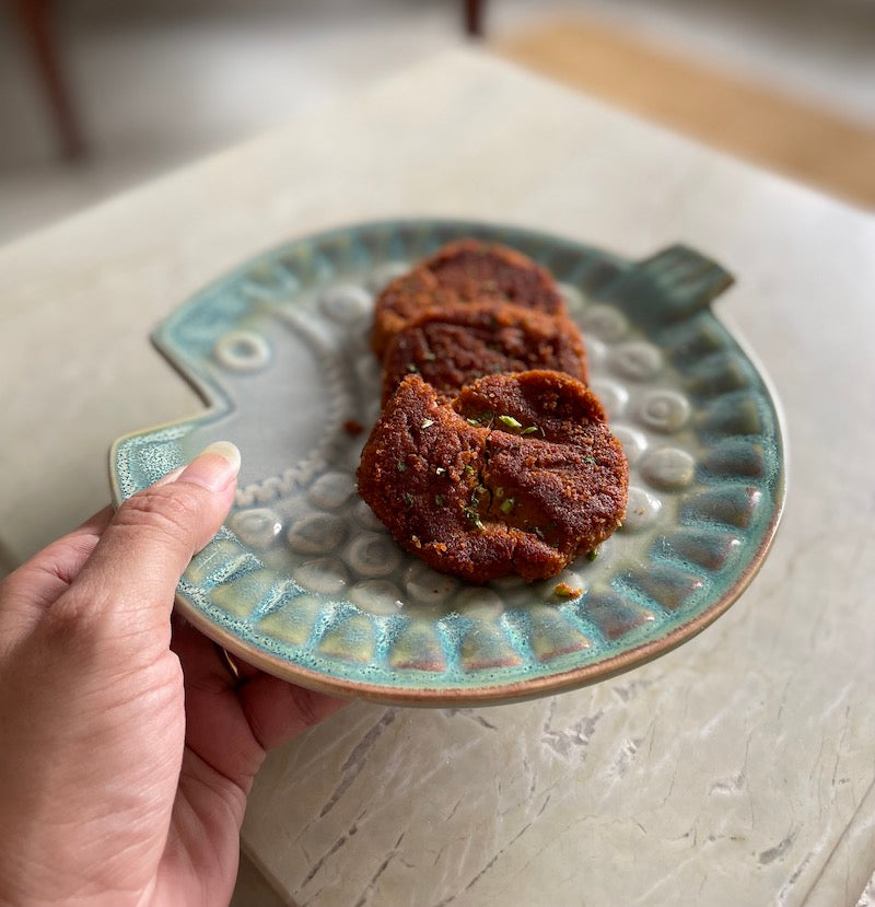 Fish Shaped Round Ceramic Platter (Set of 1)