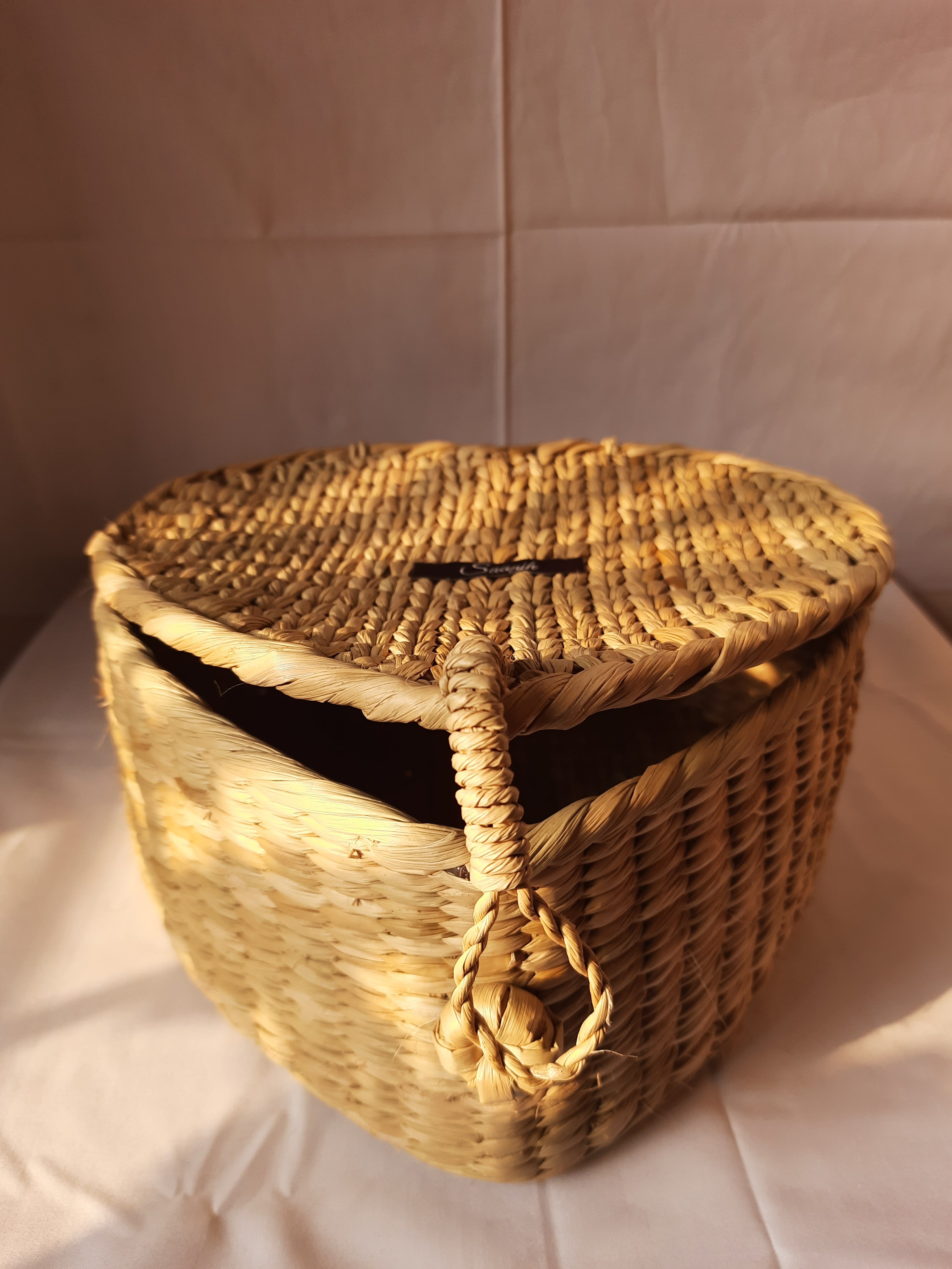 Handwoven Kauna Heart-In-A-Box Vanity Case