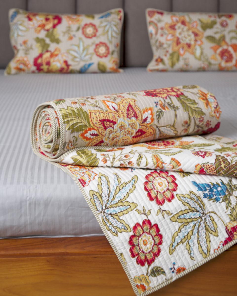 Multicolor Reversible Quilted Bedcovers With Pillow Covers