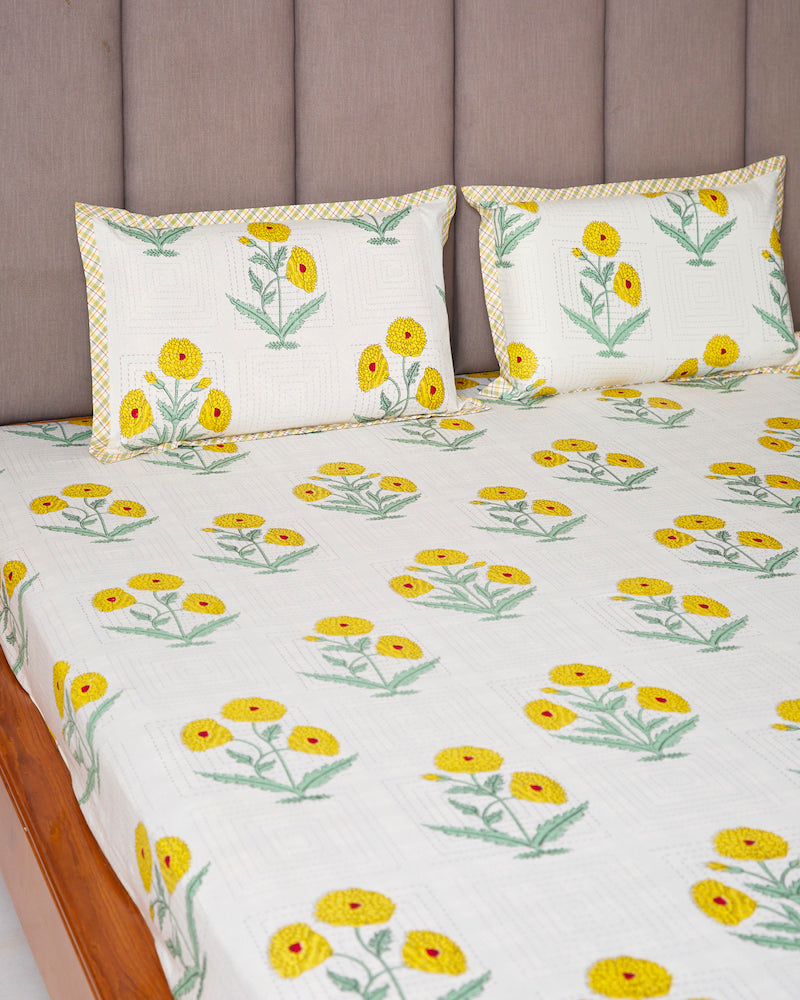 Cream Handblock Printed King Bedsheet with Pillow Covers (108" X 108")