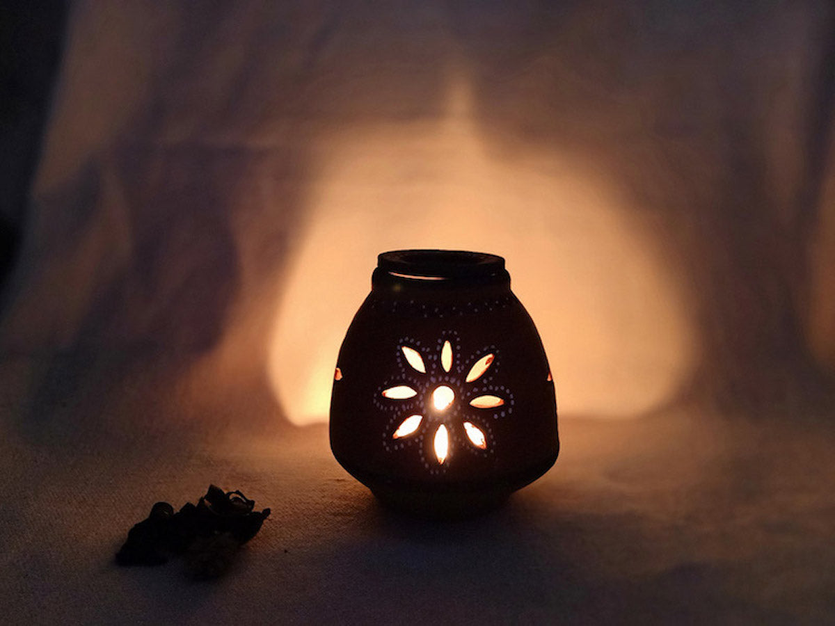 Kutch Painted Pottery Diffuser Lamp (Unglazed)