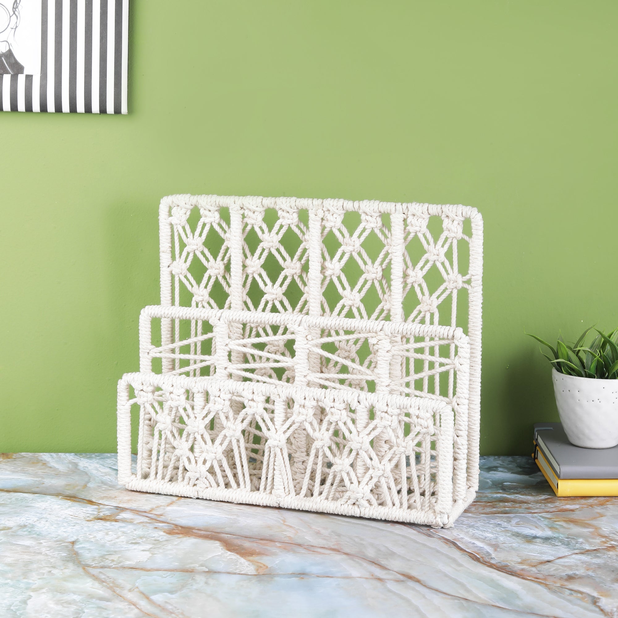 Knotted Macrame Metal Frame Magazine Holder