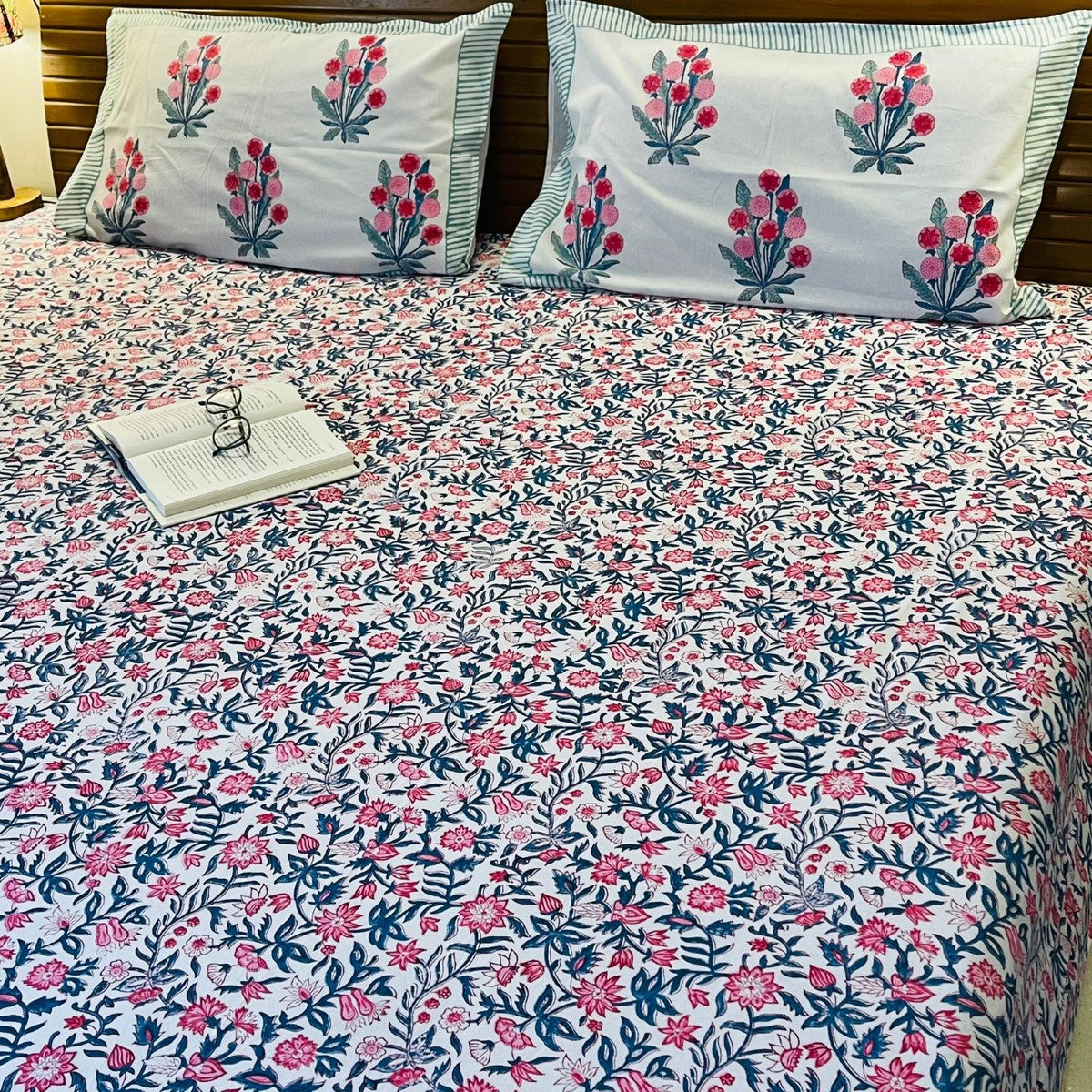 Pink Scattered Flower Cotton Queen Size Bedsheet Set