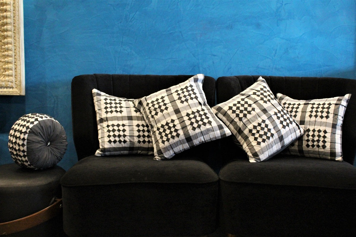 1 Round Cushion & Smocking Cushion Covers (4)
