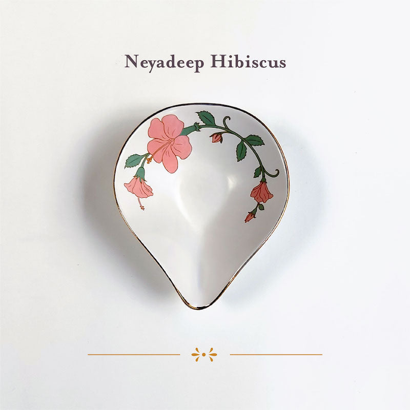 Neyadeep Set of 4 Porcelain Diyas with Wicks
