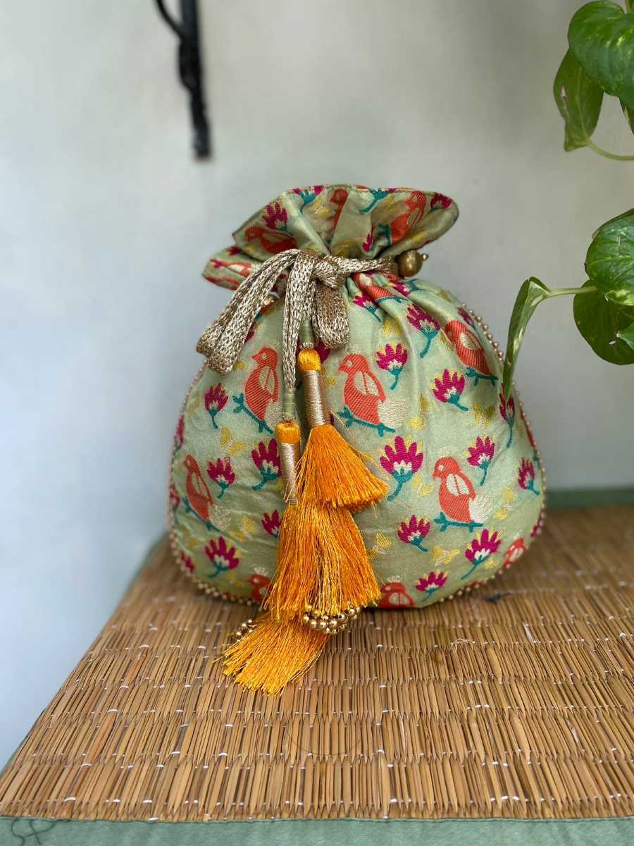 Pista Moonga Silk Potli